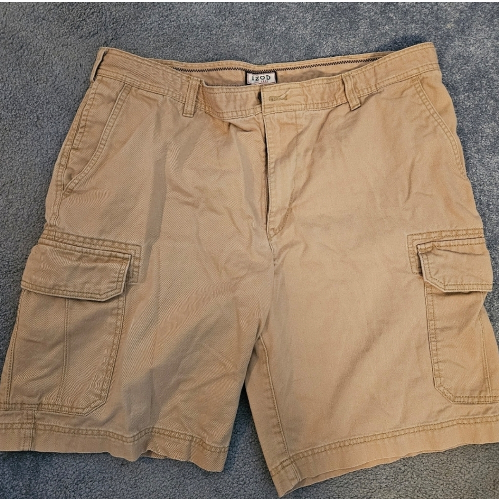 IZOD Men's Tan Cargo Shorts Size 40